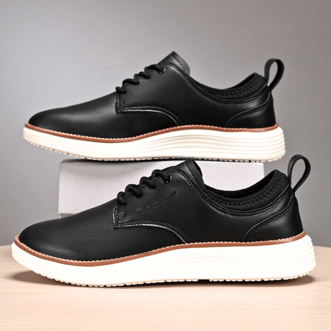 Herren-Lederschuhe mit Schnürsenkeln und dicker weißer Sohle