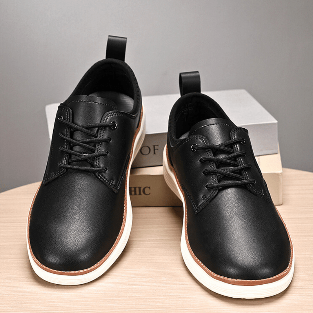 Herren-Lederschuhe mit Schnürsenkeln und dicker weißer Sohle