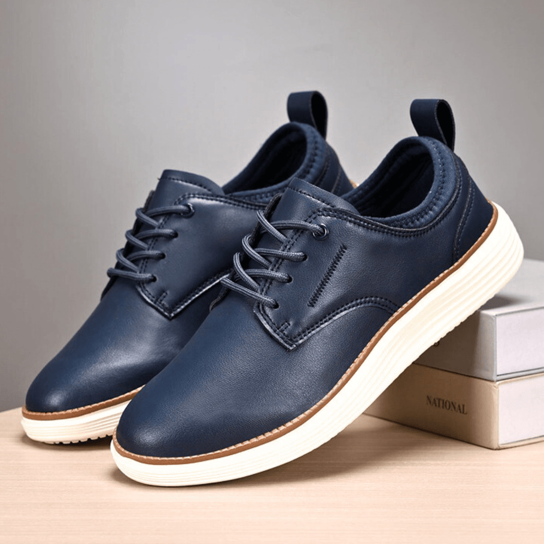 Herren-Lederschuhe mit Schnürsenkeln und dicker weißer Sohle