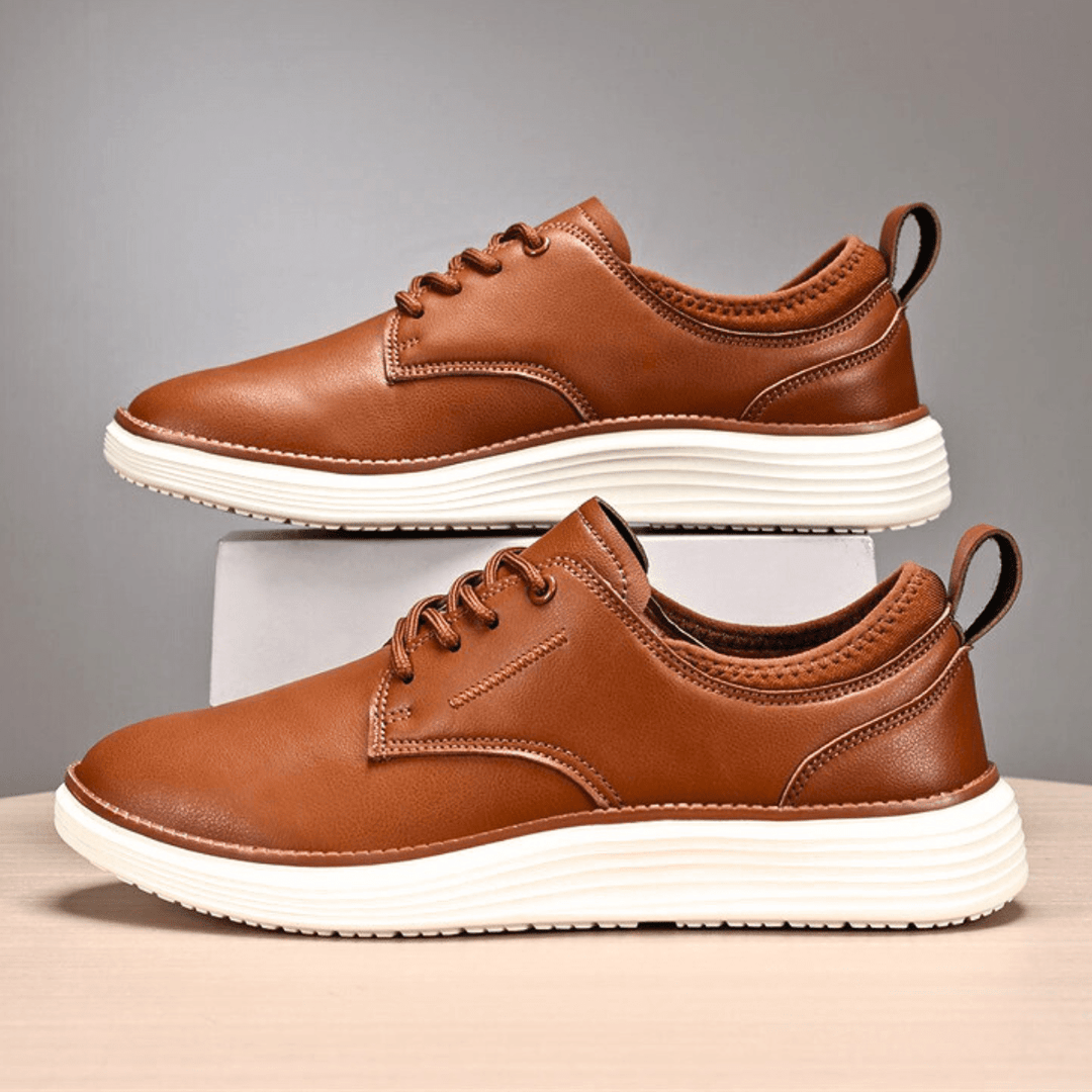 Herren-Lederschuhe mit Schnürsenkeln und dicker weißer Sohle