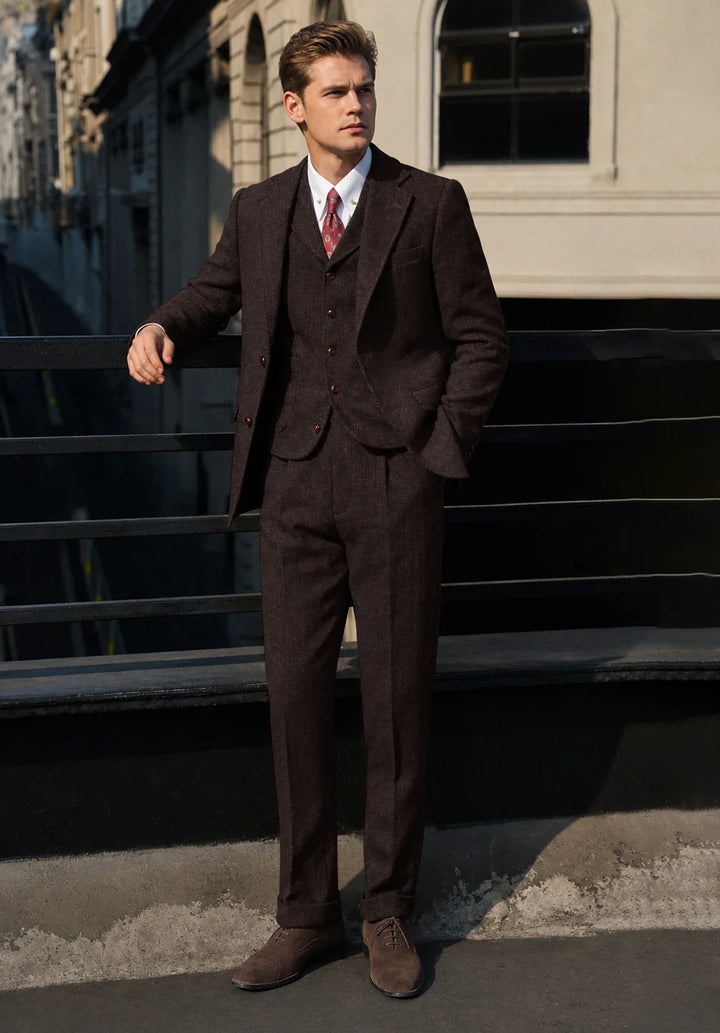Costume Trois Pièces Homme Coupe Slim en Chevrons avec Ourlets Retroussés et Gilet Boutonné
