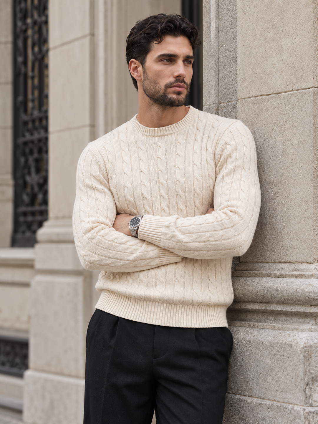 Maglione da uomo in maglia a trecce con girocollo e bordi a coste