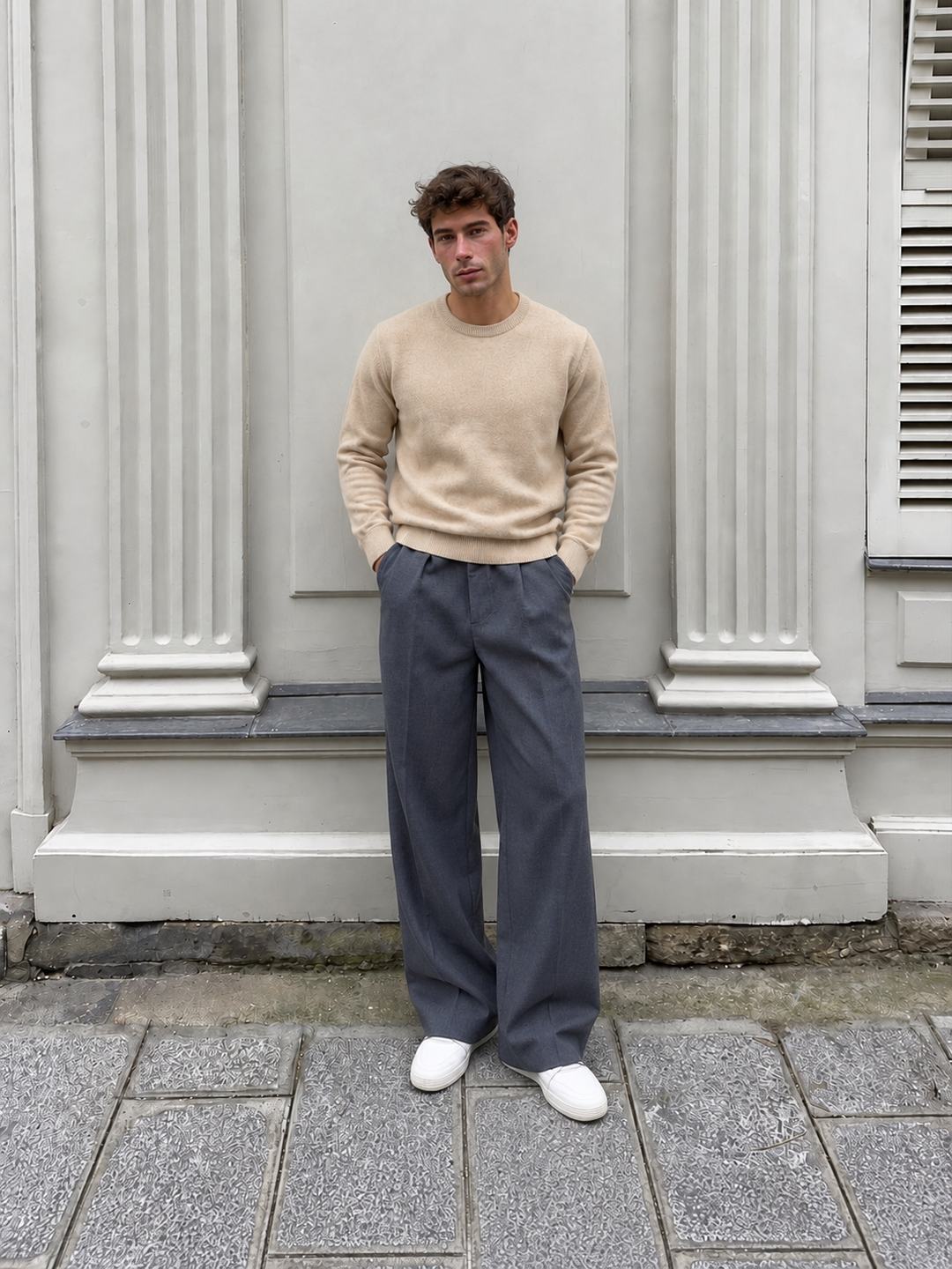 Pullover da uomo in maglia tinta unita con scollo rotondo e bordi a coste
