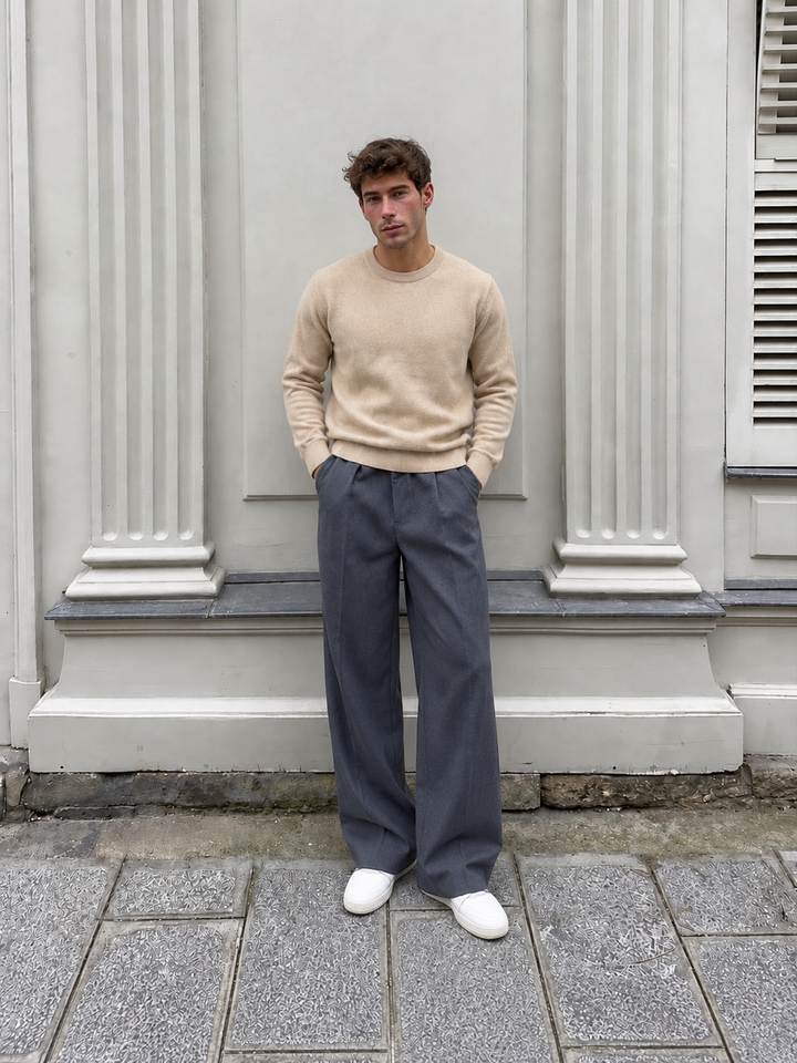 Pullover da uomo in maglia tinta unita con scollo rotondo e bordi a coste