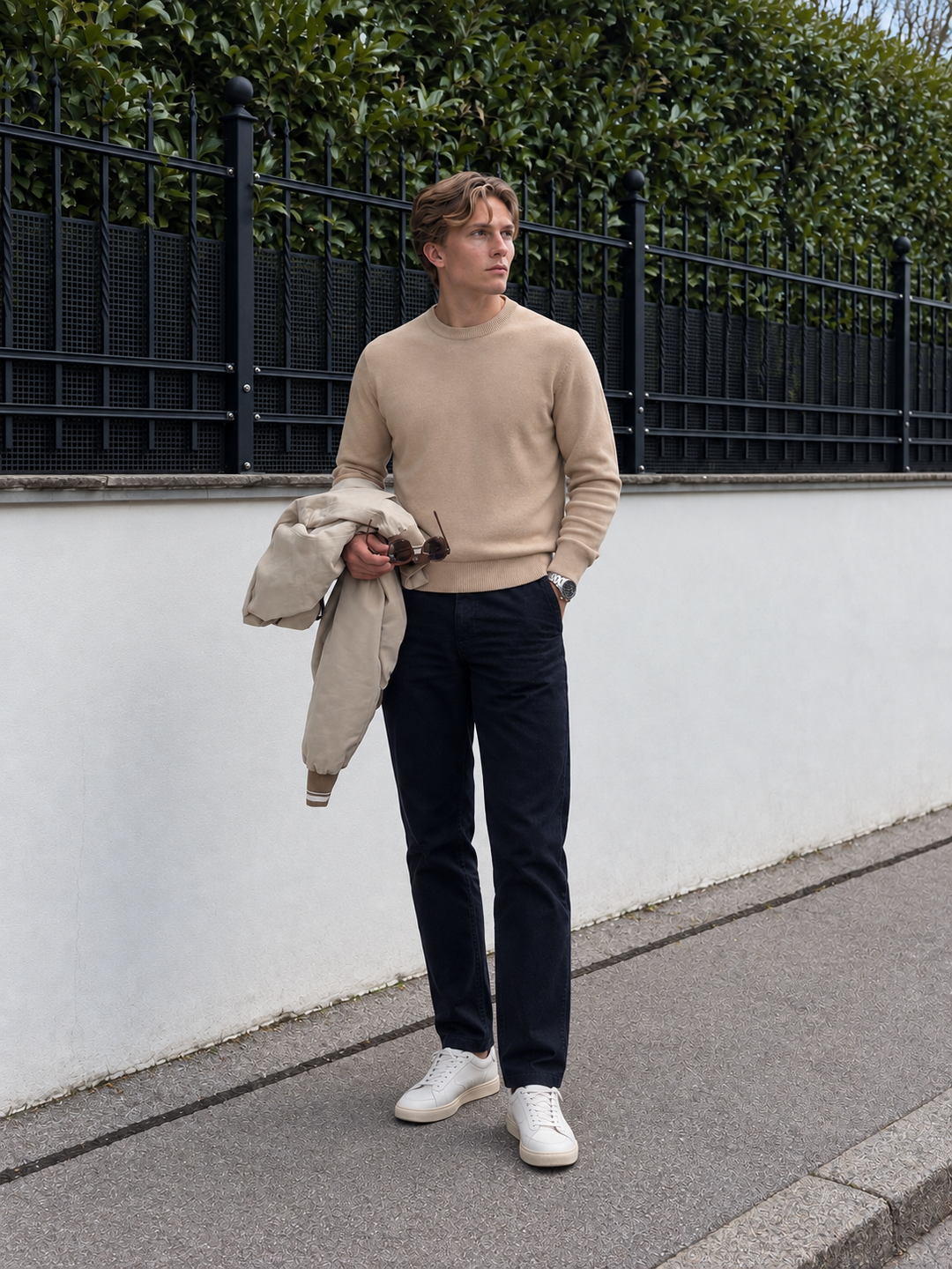 Pullover da uomo in maglia tinta unita con scollo rotondo e bordi a coste