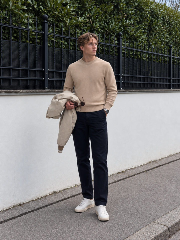 Pullover da uomo in maglia tinta unita con scollo rotondo e bordi a coste