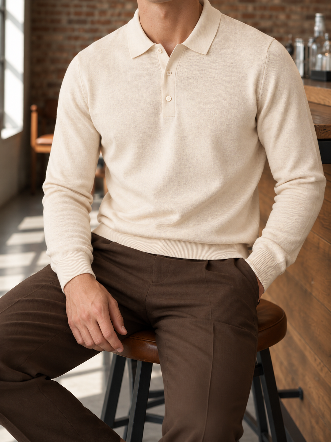 Herenpullover met polokraag van fijne brei, knoopsluiting en geribde boorden
