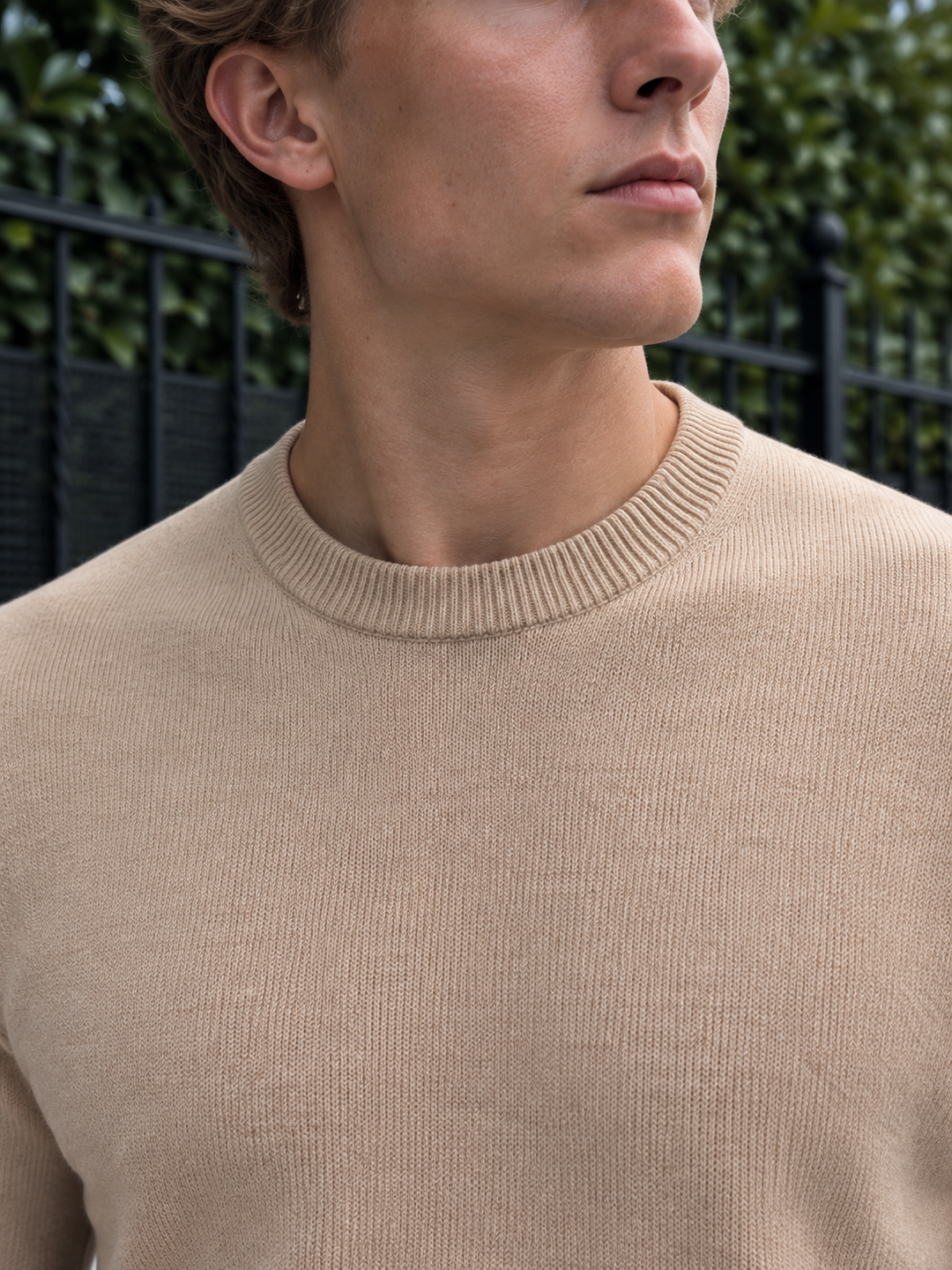Pullover da uomo in maglia tinta unita con scollo rotondo e bordi a coste