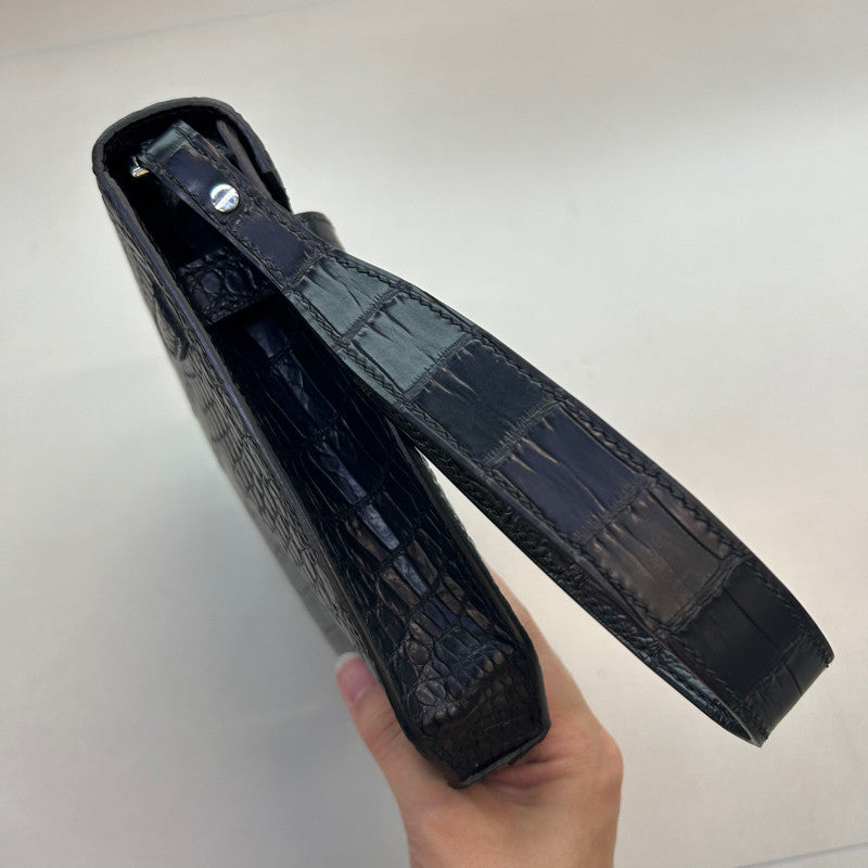 Cartera de mano para mujer de cuero efecto cocodrilo con cierre giratorio y correa de muñeca