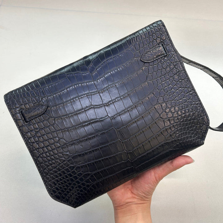 Cartera de mano para mujer de cuero efecto cocodrilo con cierre giratorio y correa de muñeca