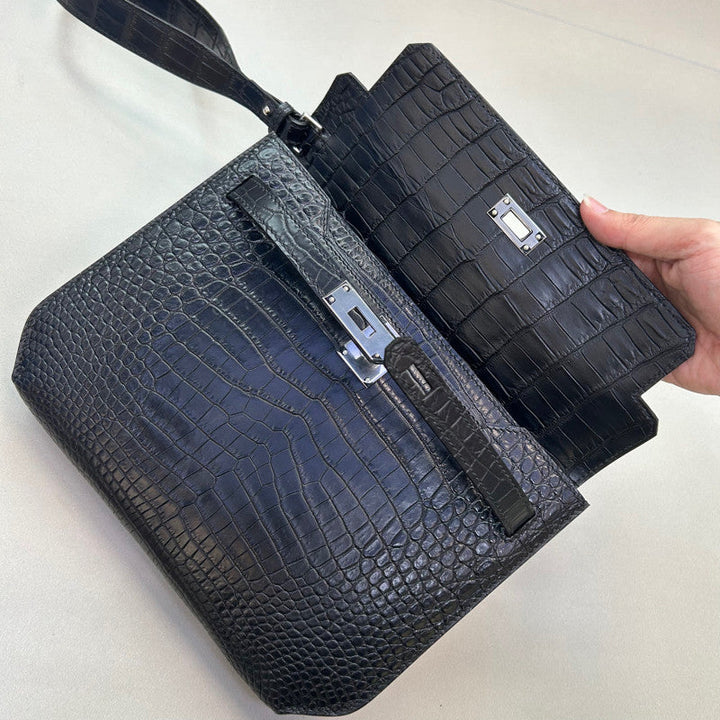Cartera de mano para mujer de cuero efecto cocodrilo con cierre giratorio y correa de muñeca