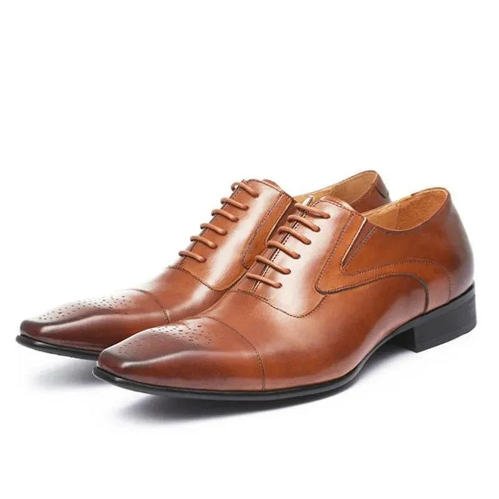Zapatos de vestir para hombre de cuero con puntera recta y detalle brogue