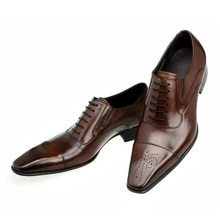 Zapatos de vestir para hombre de cuero con puntera recta y detalle brogue