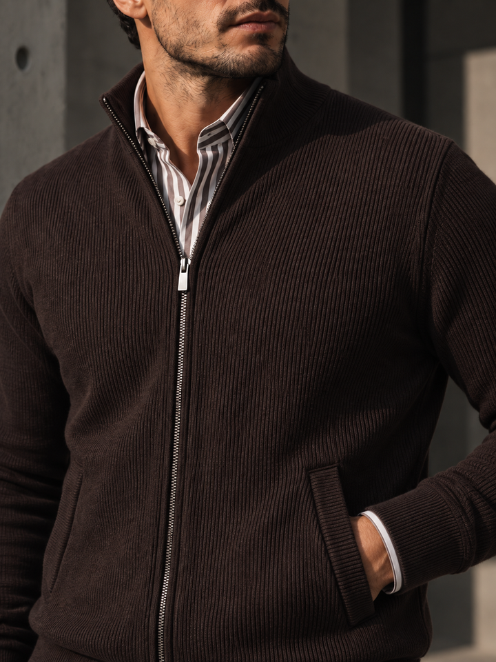 Maglione da uomo in maglia fine con zip integrale, collo rialzato e bordi a coste