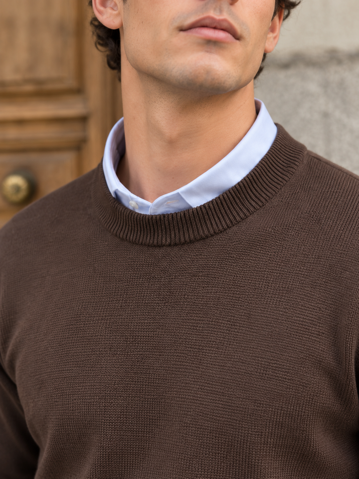 Pullover da uomo in maglia tinta unita con scollo rotondo e bordi a coste
