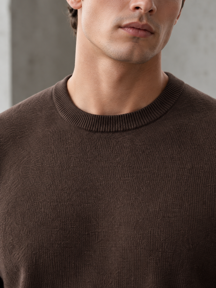 Pullover da uomo in maglia tinta unita con scollo rotondo e bordi a coste