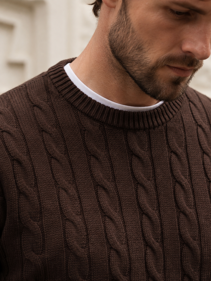 Maglione da uomo in maglia a trecce con girocollo e bordi a coste
