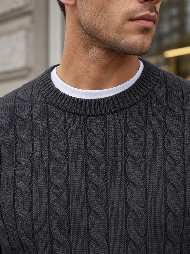 Maglione da uomo in maglia a trecce con girocollo e bordi a coste