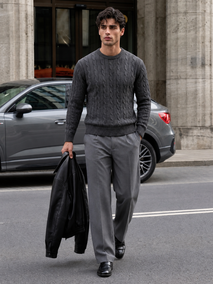 Maglione da uomo in maglia a trecce con girocollo e bordi a coste
