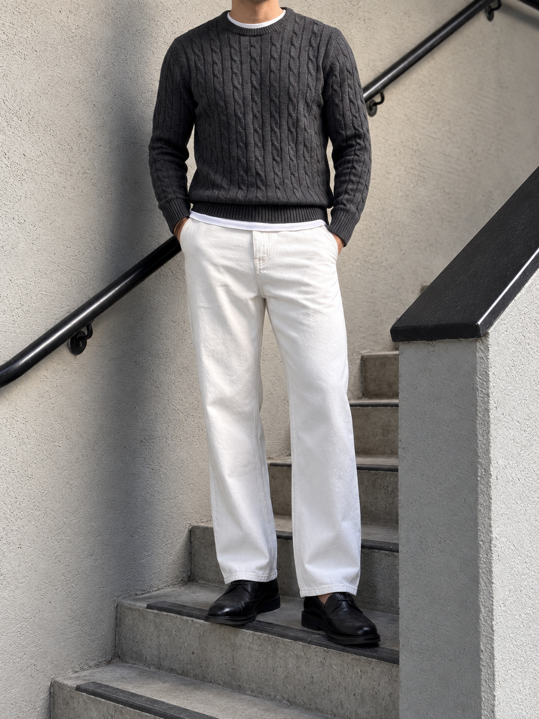 Maglione da uomo in maglia a trecce con girocollo e bordi a coste