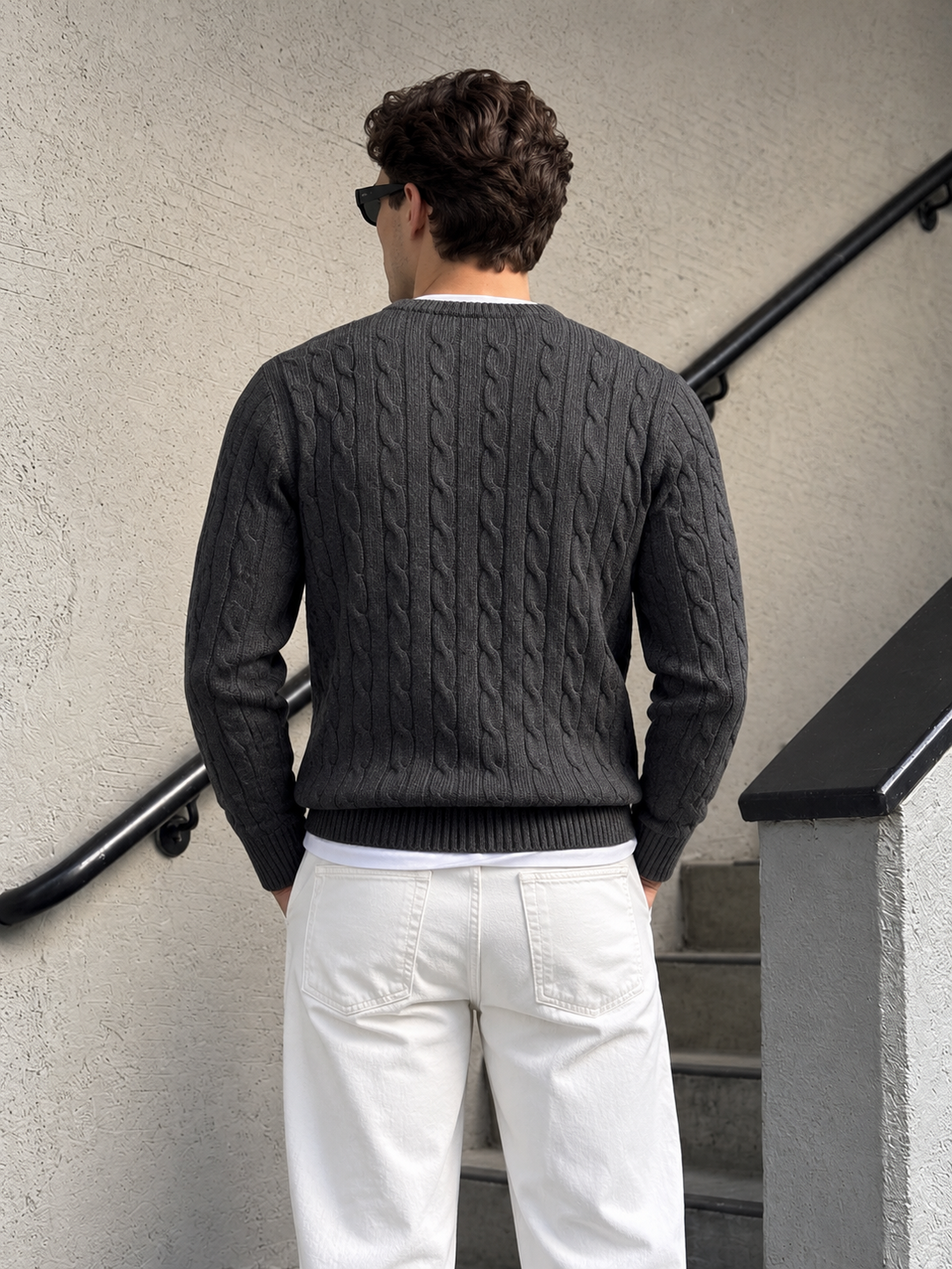 Maglione da uomo in maglia a trecce con girocollo e bordi a coste