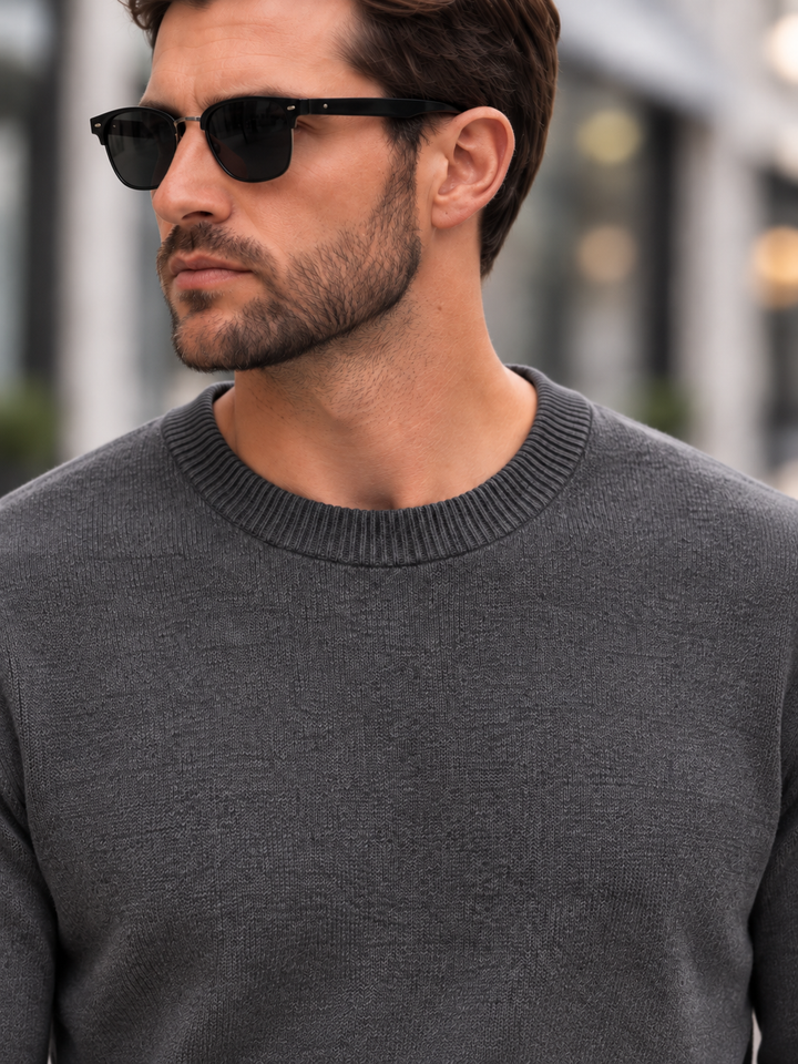 Pullover da uomo in maglia tinta unita con scollo rotondo e bordi a coste