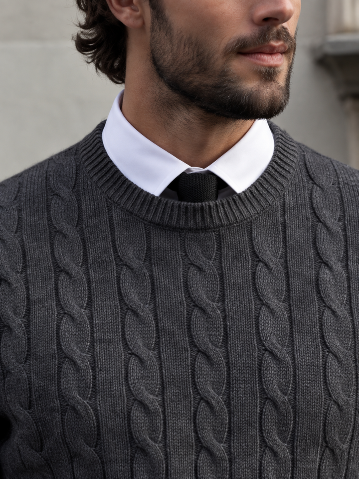 Maglione da uomo in maglia a trecce con girocollo e bordi a coste