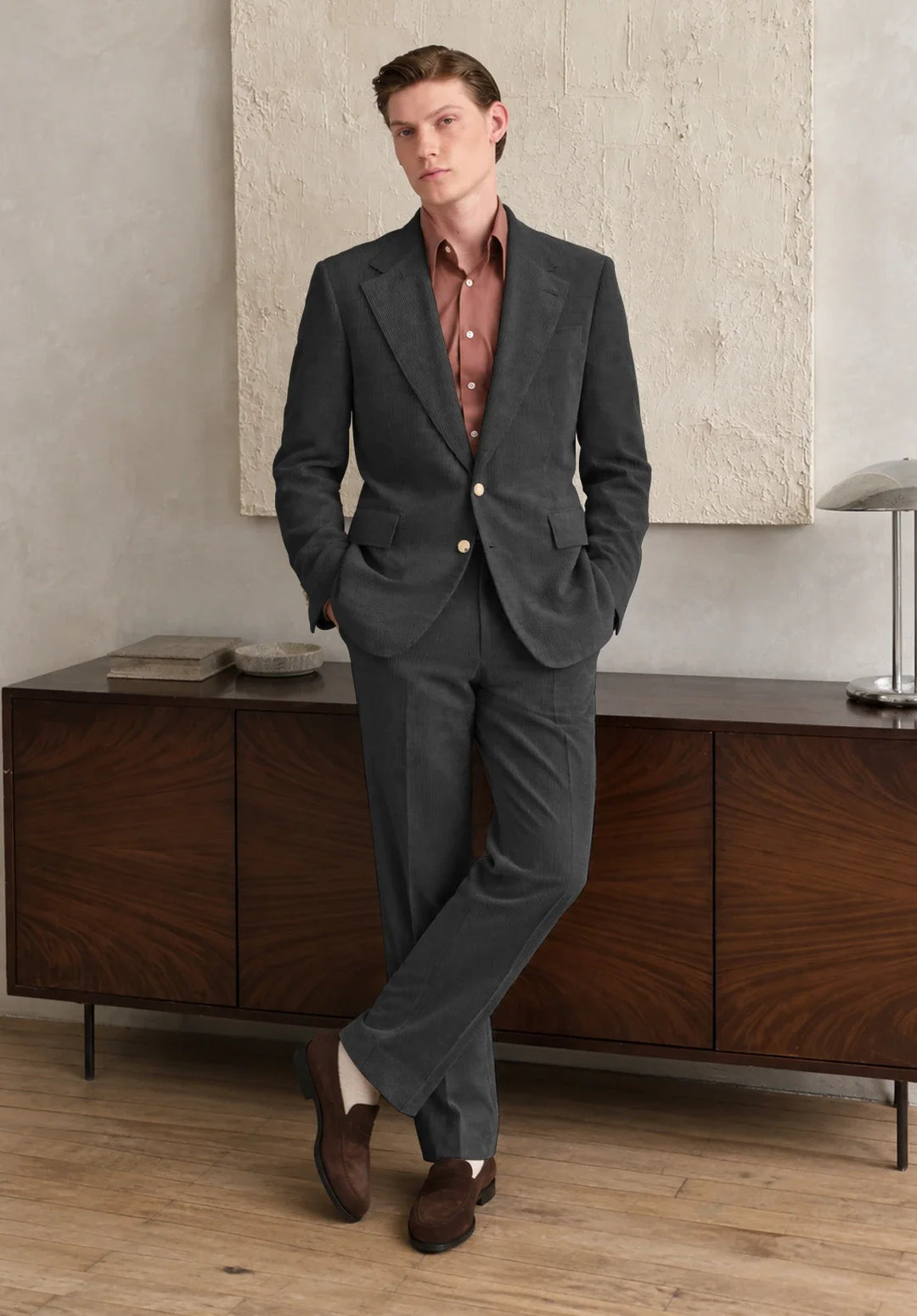 Abito da uomo a due pezzi regular fit in velluto a coste con rever classico e giacca a due bottoni