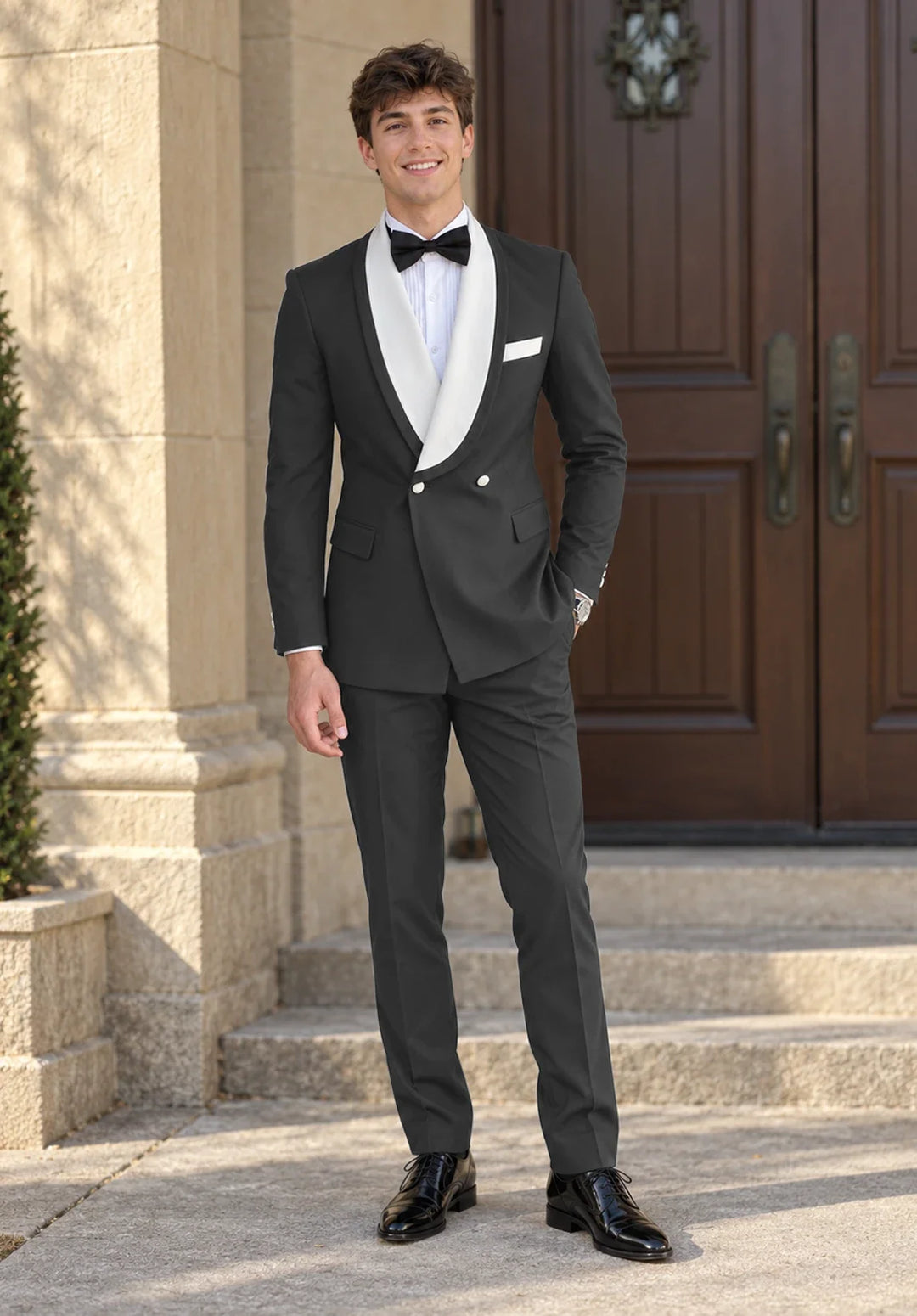 Completo da uomo a due pezzi dal taglio slim con rever a scialle a contrasto e due bottoni