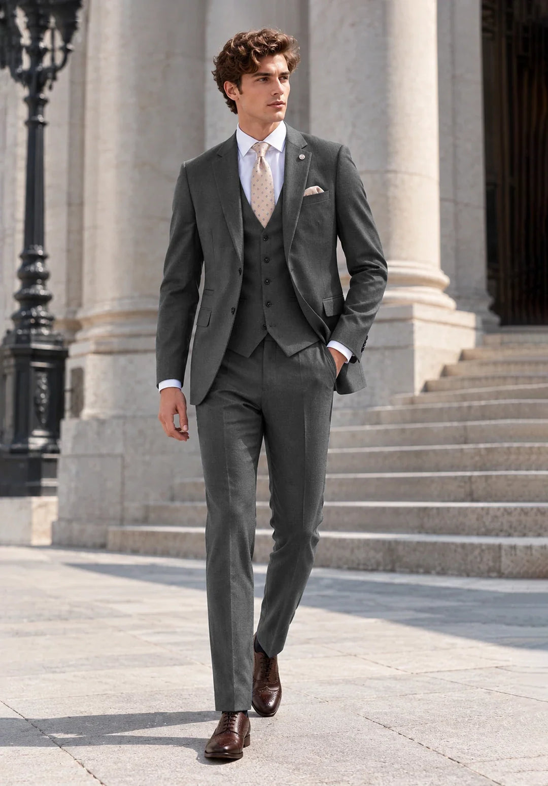 Costume Trois Pièces Homme Coupe Moderne avec Col Notch et Gilet Cinq Boutons