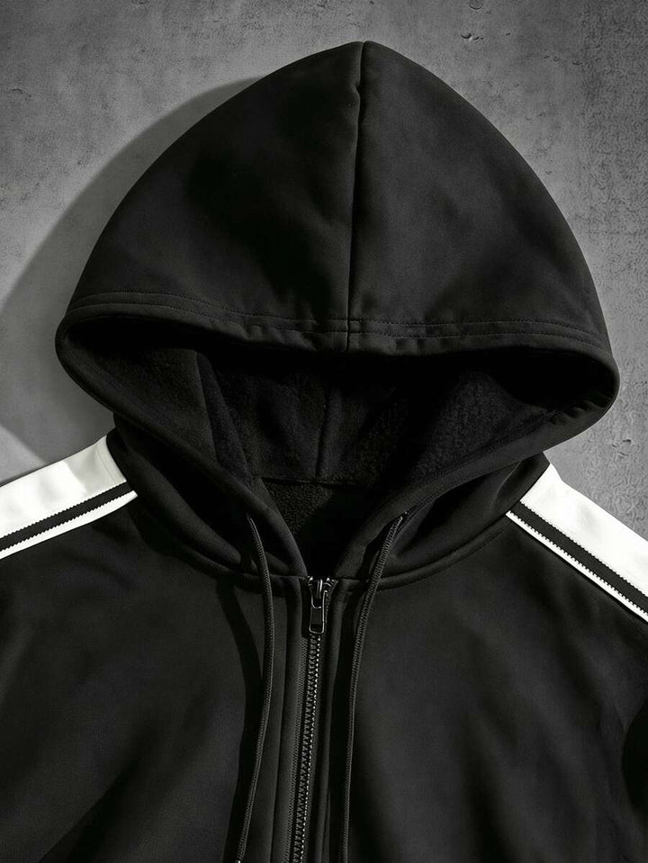 Herren-Trainingsanzug mit Kapuze und Reißverschluss sowie Hose mit kontrastierenden Streifen