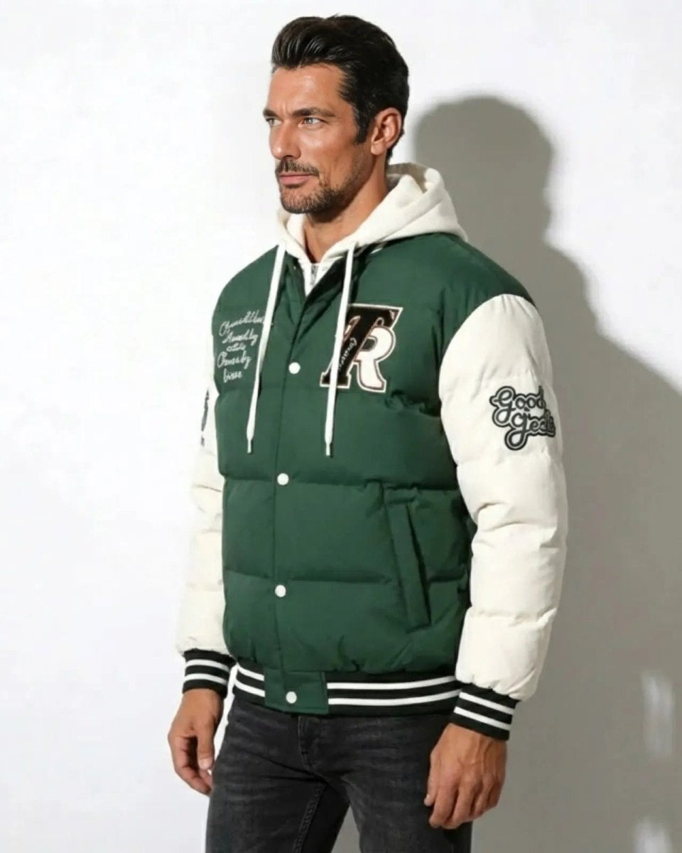 Piumino da uomo trapuntato con cappuccio in stile varsity