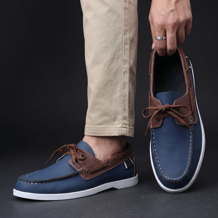 Men's two-tone leather boat shoes with laces and metal eyelets