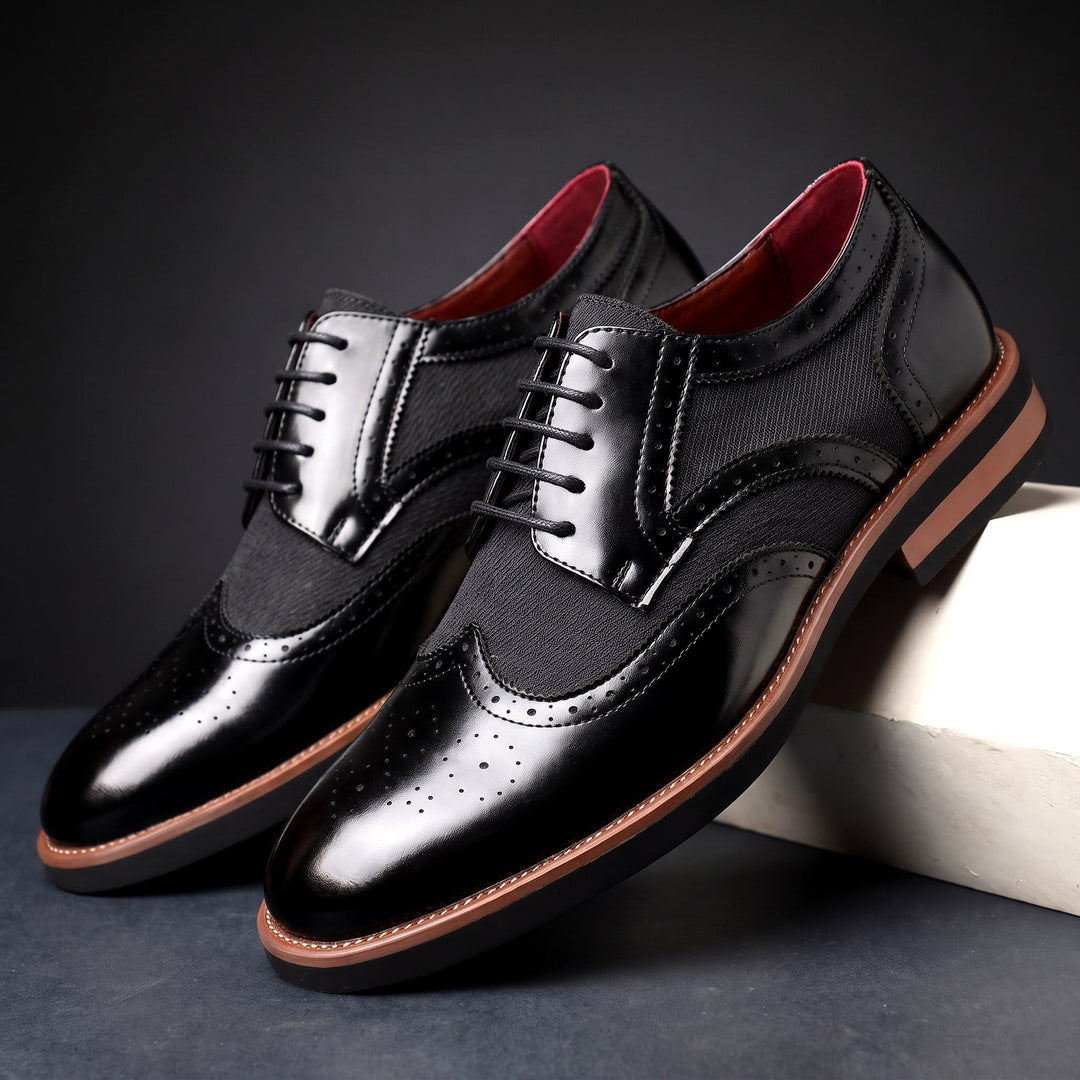 Zweifarbige Herren-Derbys aus Leder mit Brogue-Details und Schnürung