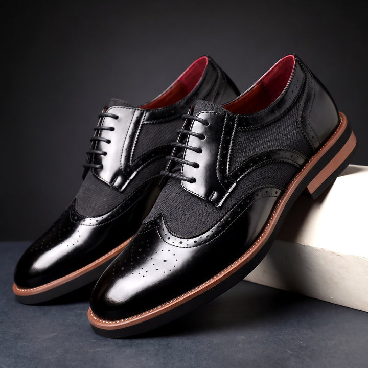 Zweifarbige Herren-Derbys aus Leder mit Brogue-Details und Schnürung