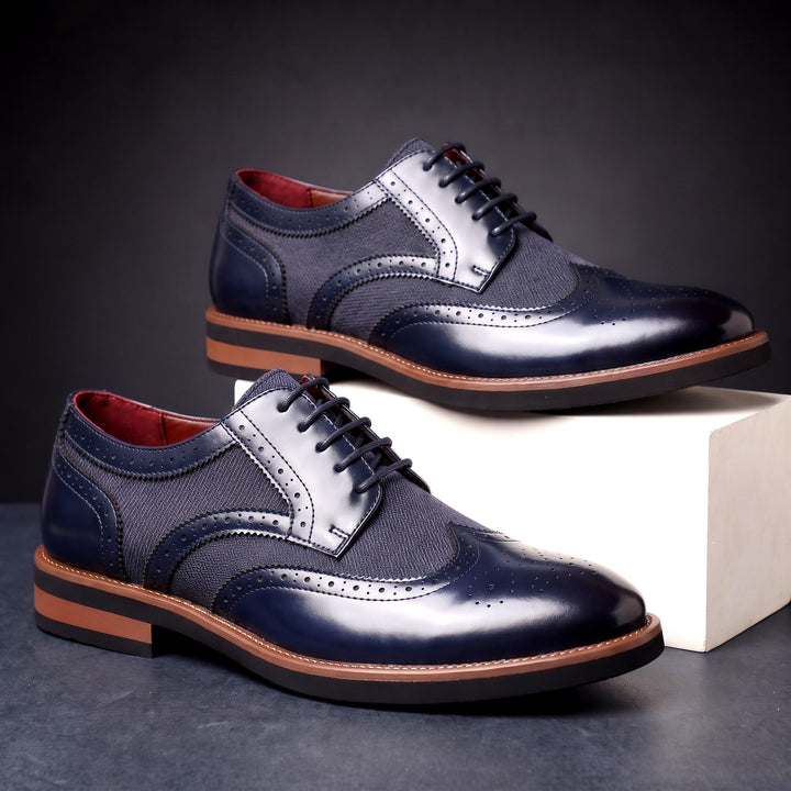 Zweifarbige Herren-Derbys aus Leder mit Brogue-Details und Schnürung