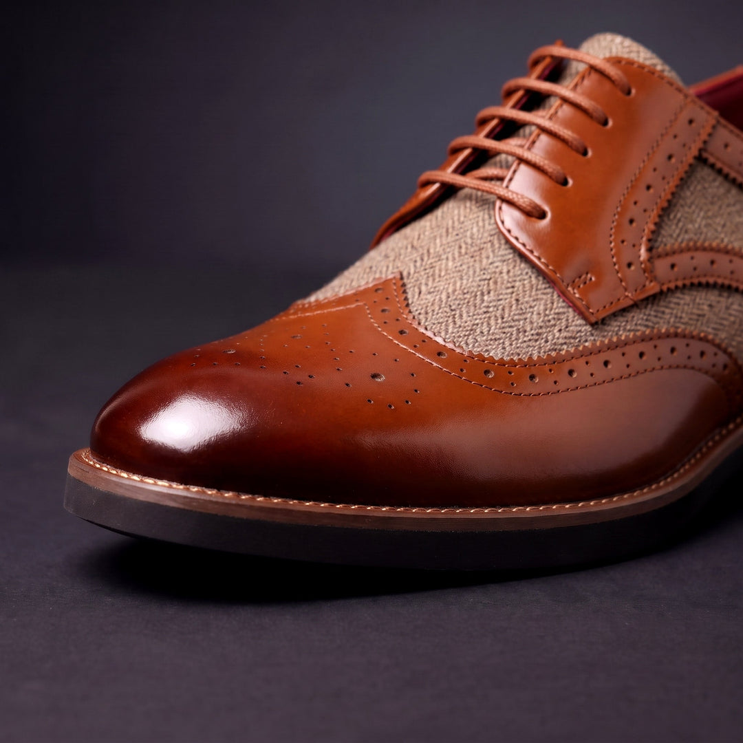Zweifarbige Herren-Derbys aus Leder mit Brogue-Details und Schnürung