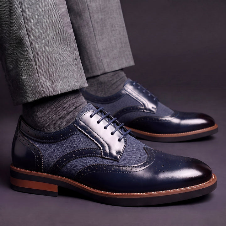 Zweifarbige Herren-Derbys aus Leder mit Brogue-Details und Schnürung