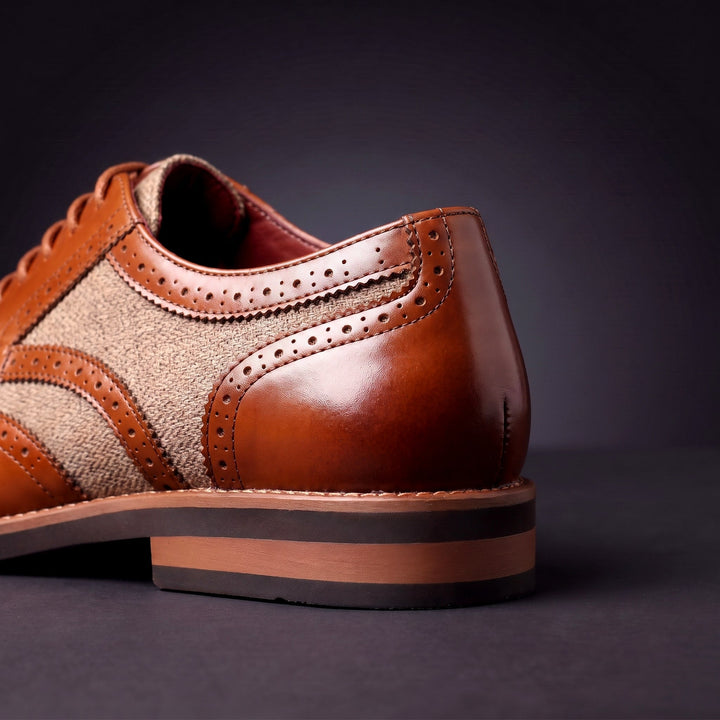 Zweifarbige Herren-Derbys aus Leder mit Brogue-Details und Schnürung