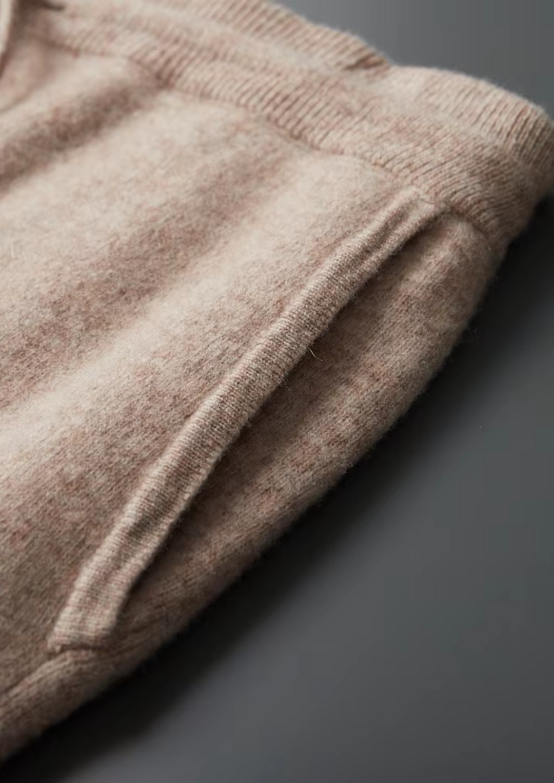 Ensemble en Maille Homme – Cardigan Zippé & Pantalon Fusé à Finitions Contrastées