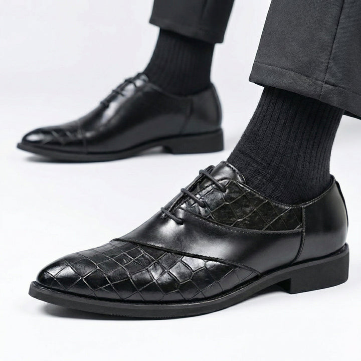 Oxford-Schuhe für Herren aus Leder in Krokodiloptik mit Schnürsenkeln und spitzer Zehenpartie