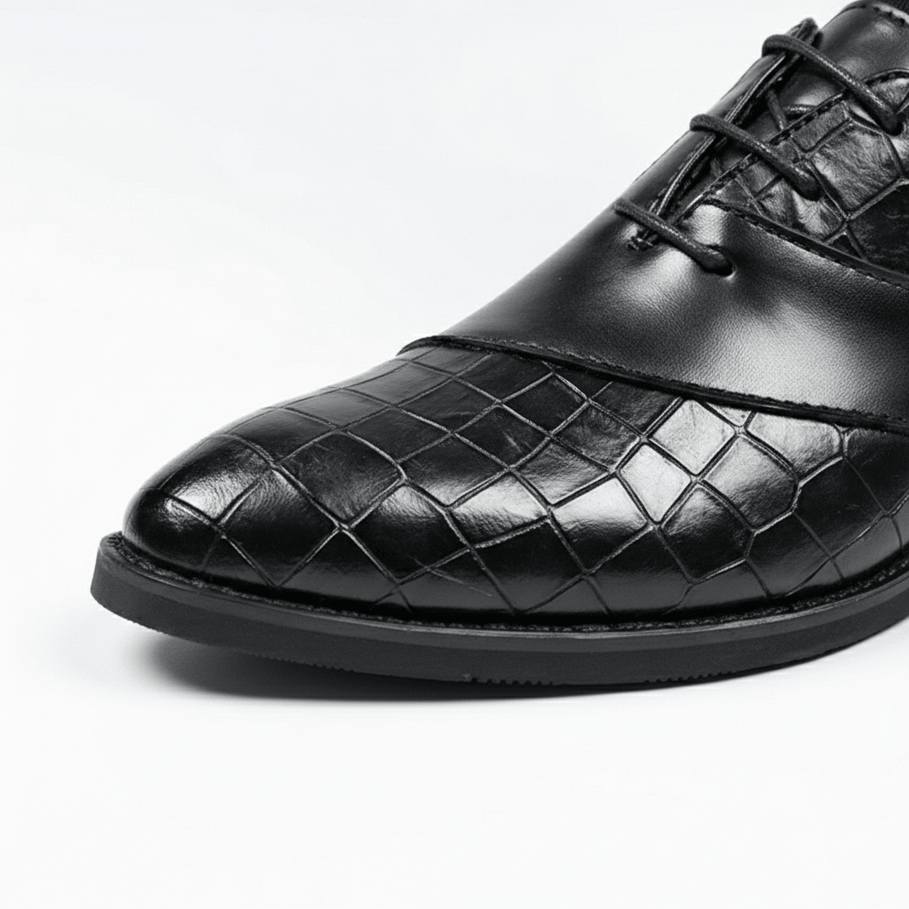 Oxford-Schuhe für Herren aus Leder in Krokodiloptik mit Schnürsenkeln und spitzer Zehenpartie