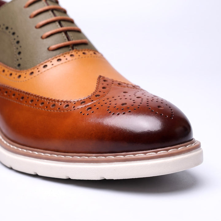 Chaussures Oxford Homme en Cuir Bicolore avec Détail Brogue et Semelle Épaisse