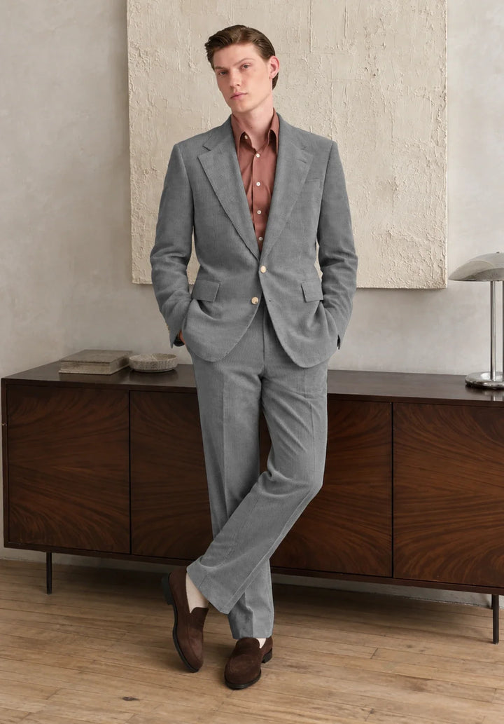 Abito da uomo a due pezzi regular fit in velluto a coste con rever classico e giacca a due bottoni