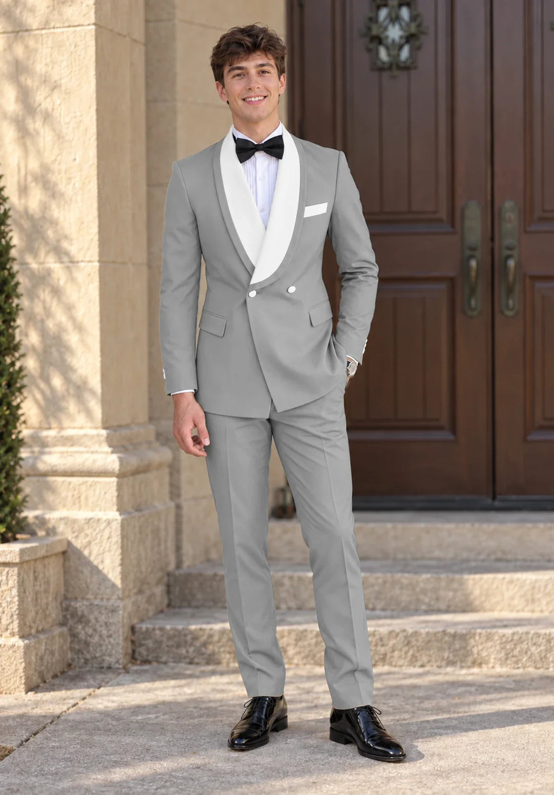 Completo da uomo a due pezzi dal taglio slim con rever a scialle a contrasto e due bottoni