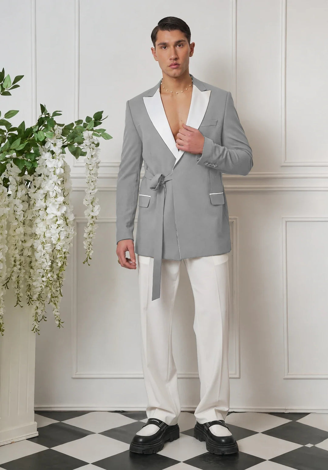 Completo da uomo regular fit a due pezzi con rever a scialle a contrasto e cintura