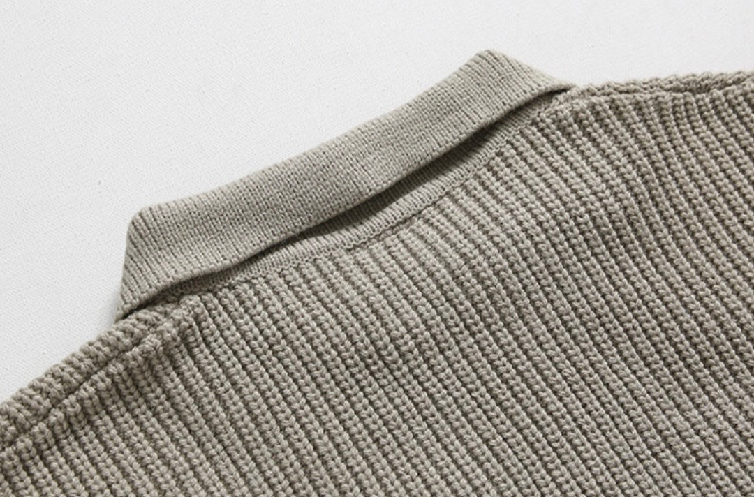 Klassischer Pullover mit Reißverschlusskragen