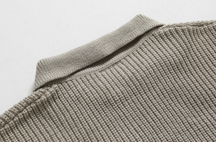 Klassischer Pullover mit Reißverschlusskragen