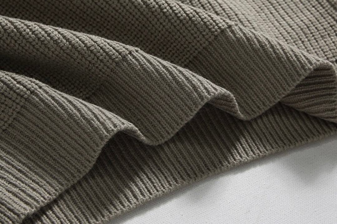 Klassischer Pullover mit Reißverschlusskragen