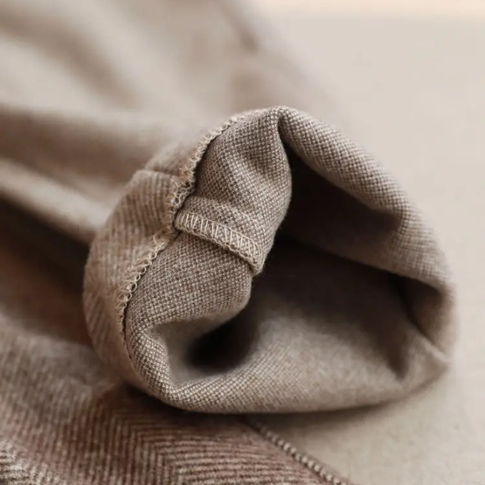 Pantaloni eleganti plissettati da uomo in lana a spina di pesce